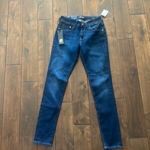 Mavi
Alexa 
Mid rise skinny
W26 L 30
New with tags